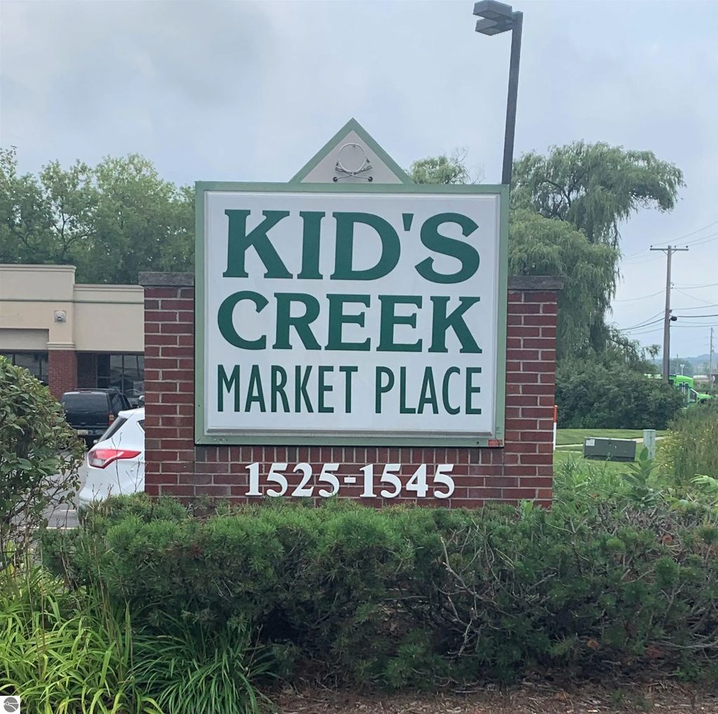 1545 S Division, Traverse City
