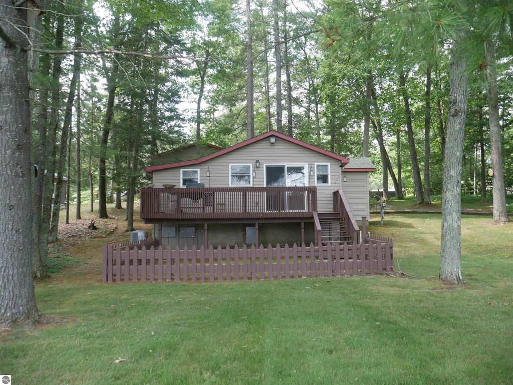 7796 Jose Lake Drive, South Branch