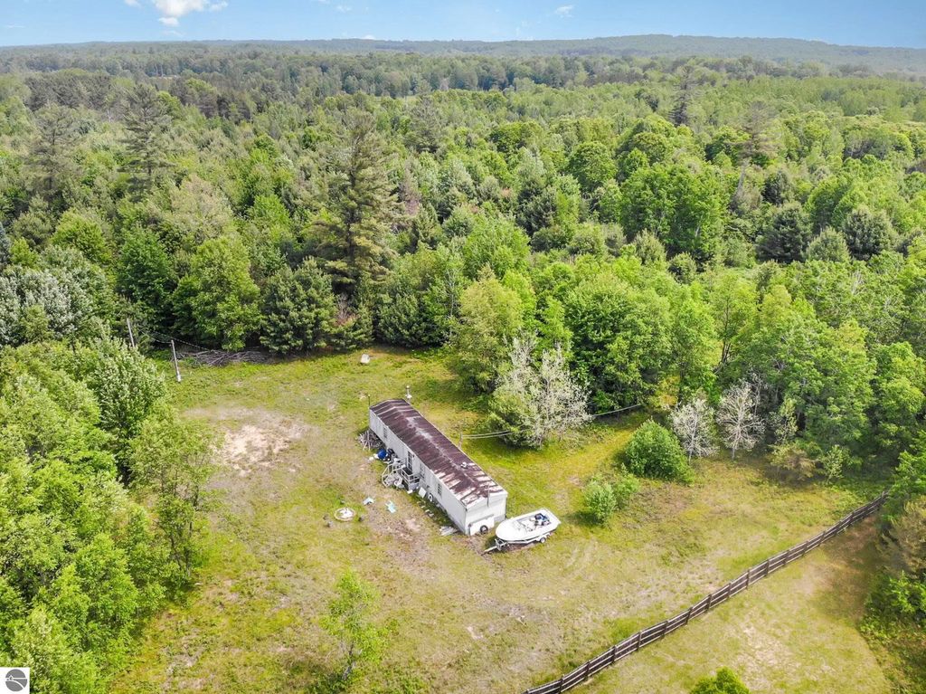 2167 Strawberry Avenue, Lake