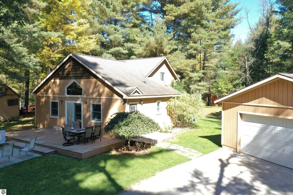 2812 W Houghton Creek Road, West Branch