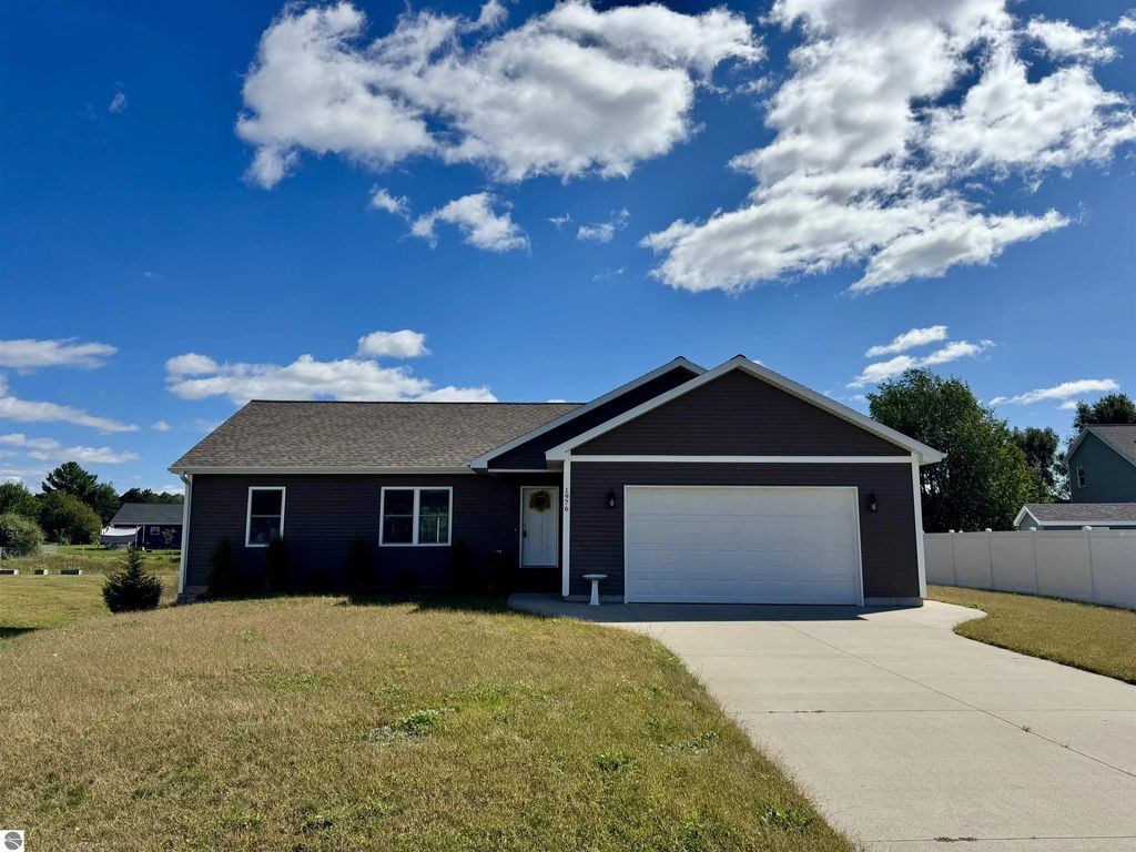 1976 Hansen Circle, Traverse City