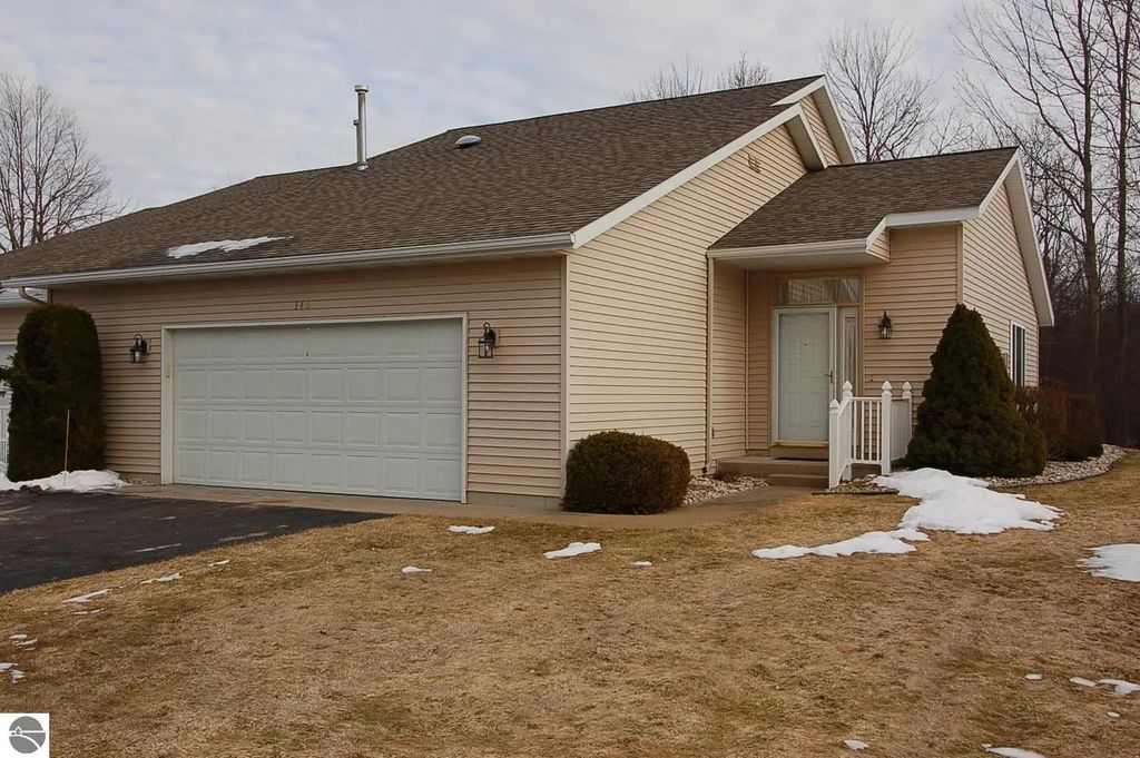 346 Woodside Circle, Cadillac