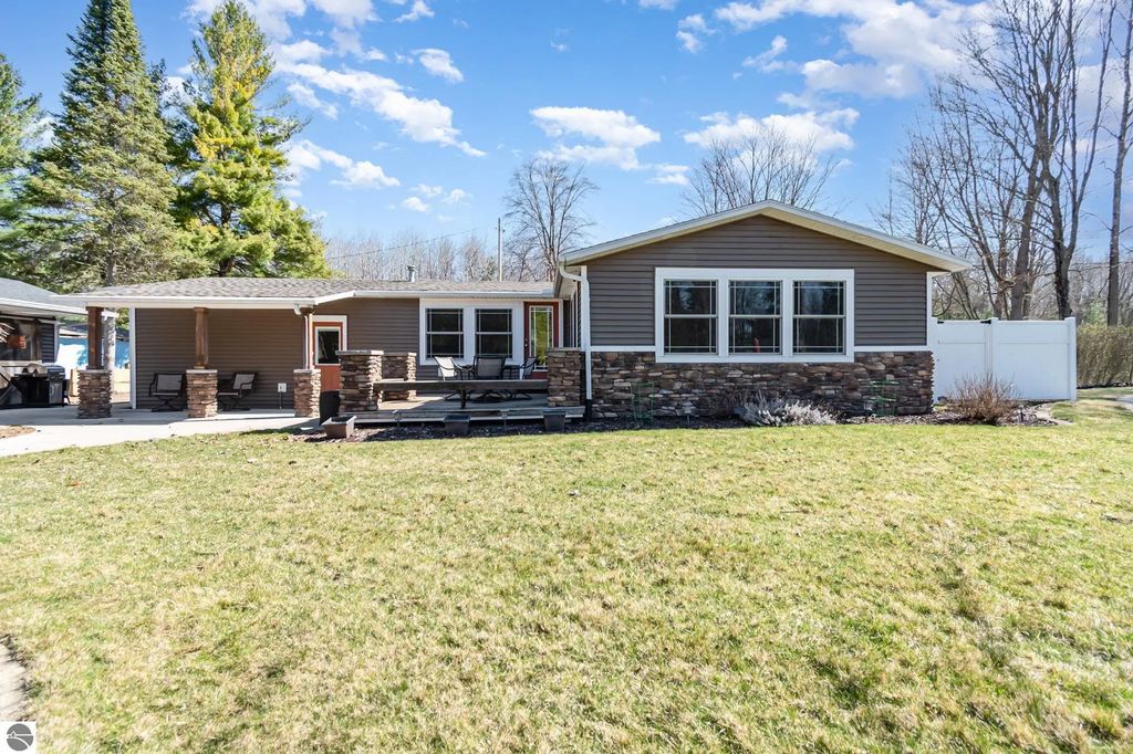3901 W Thendara Drive, Gladwin