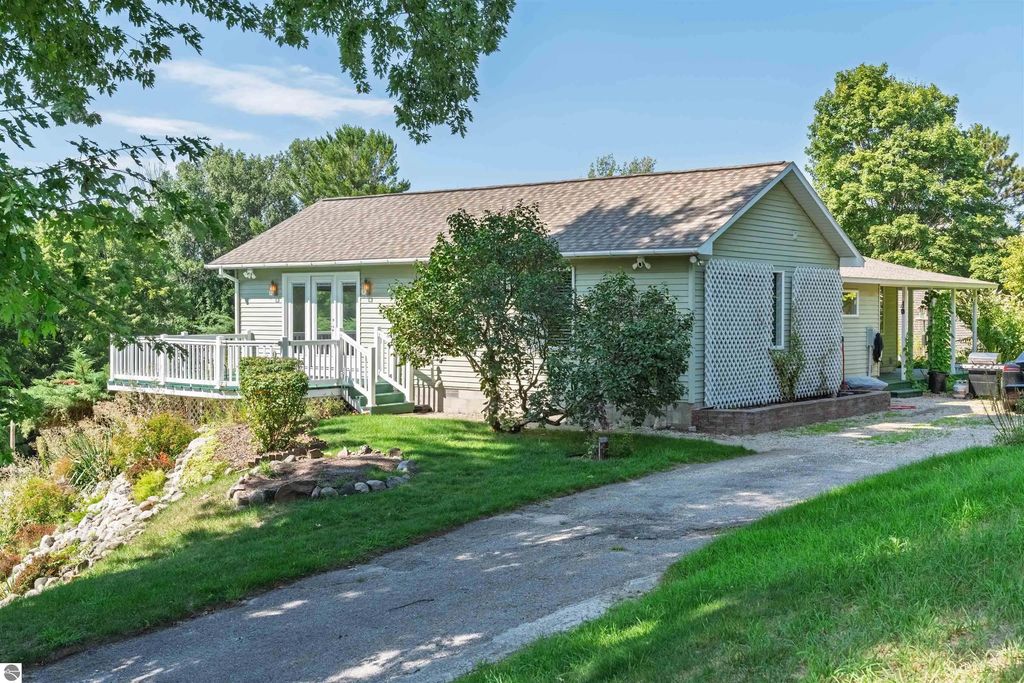 10311 Se Torch Lake Drive, Alden