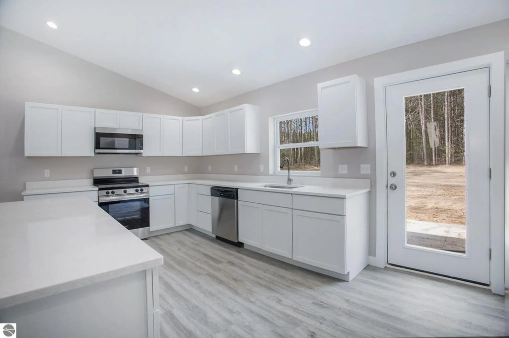 5203 Ne Myers Road, Kalkaska