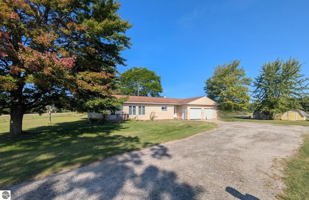 530 Michelson Road, Houghton Lake
