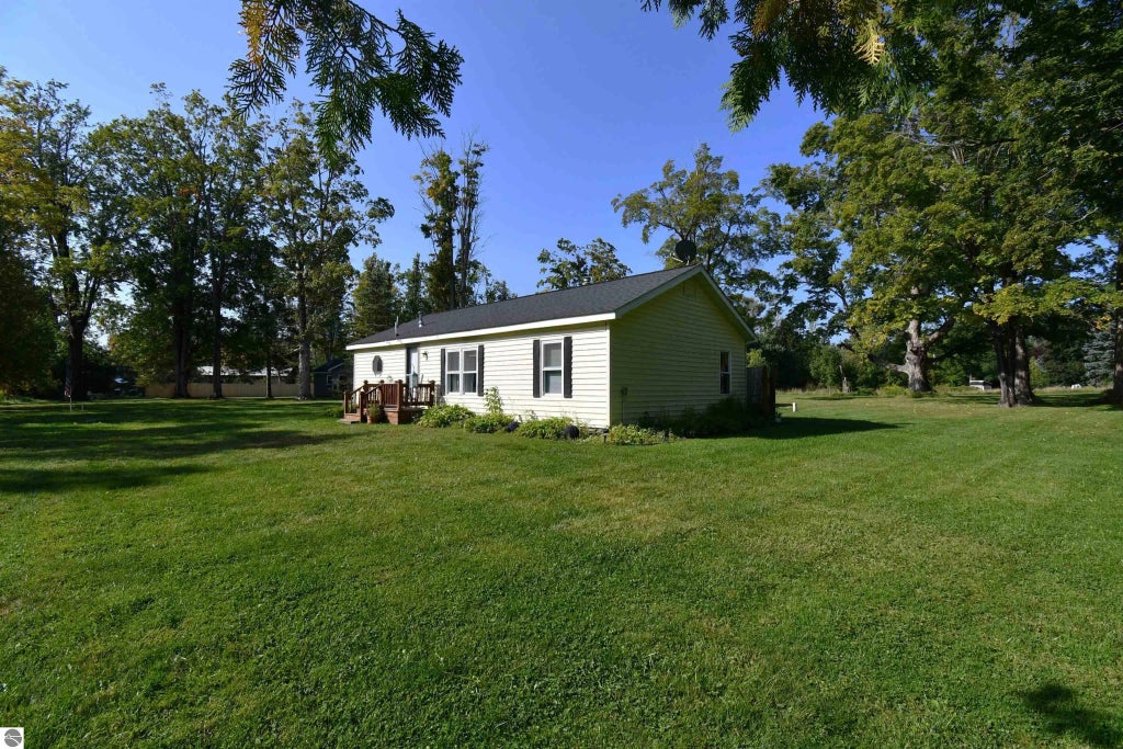 7714 Lake Street, Alanson