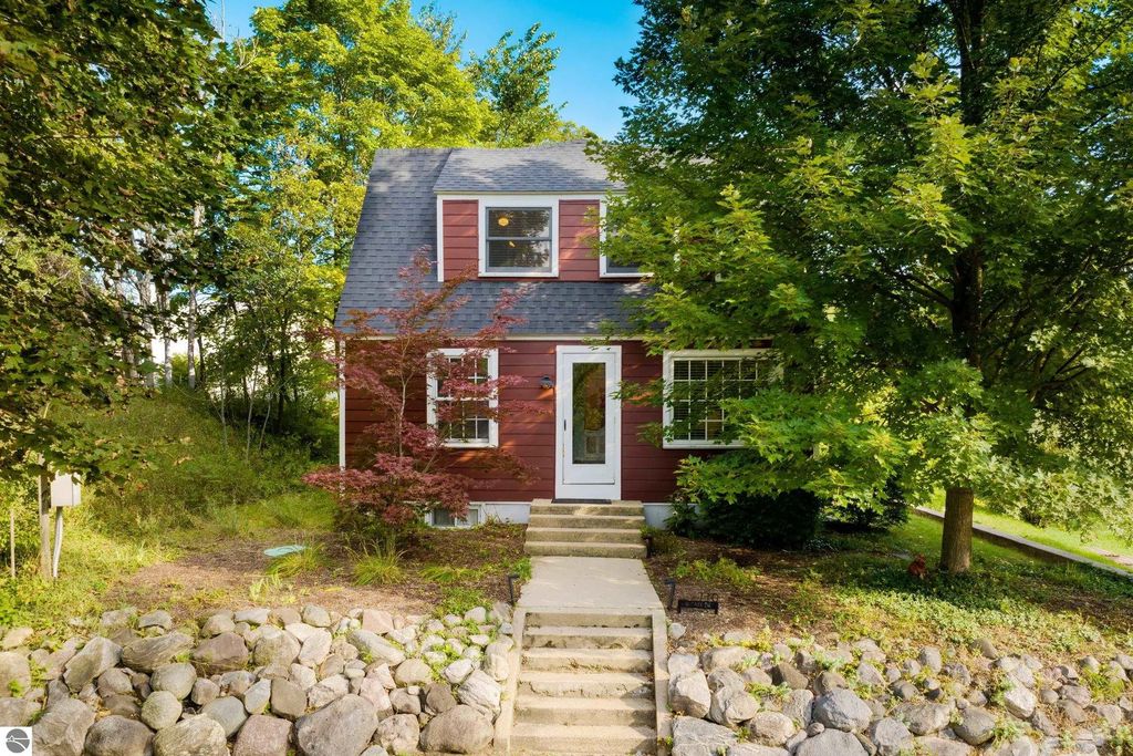 110 W Park Drive, Northport