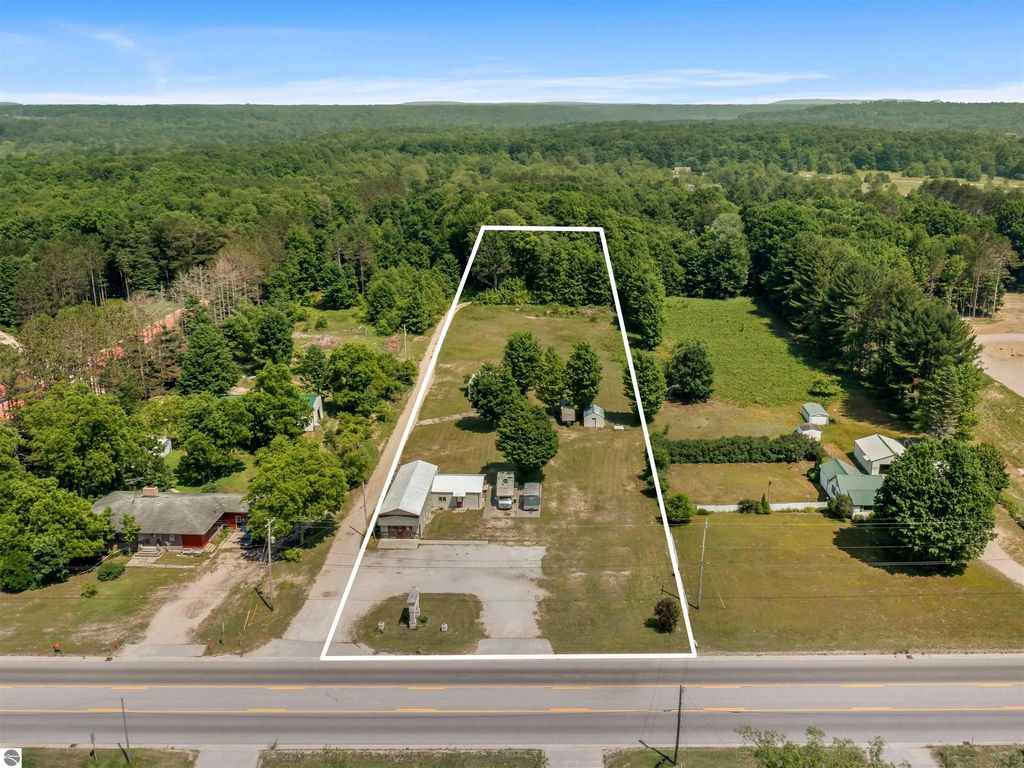 2601 Benzie Highway, Benzonia