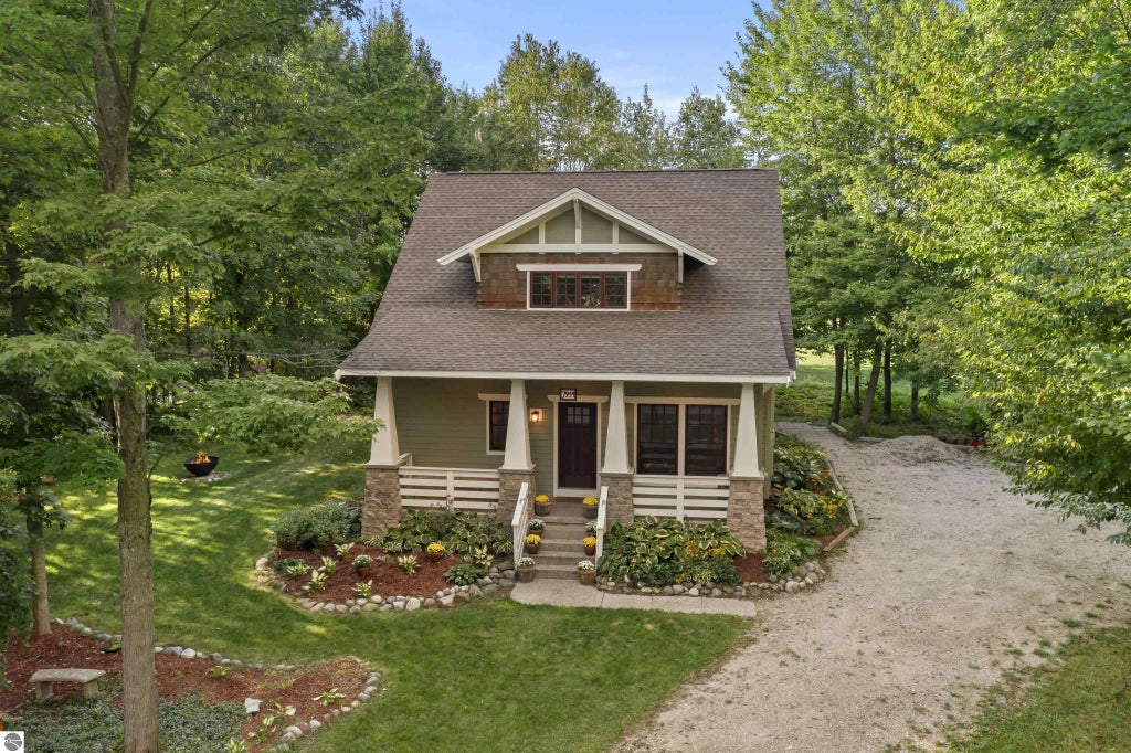 7944 Manitou Court, Thompsonville