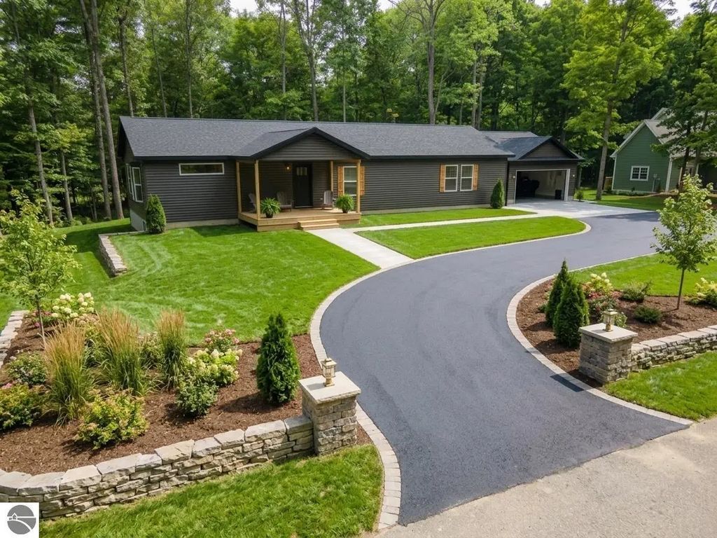 3067 White Tail Drive, Bellaire