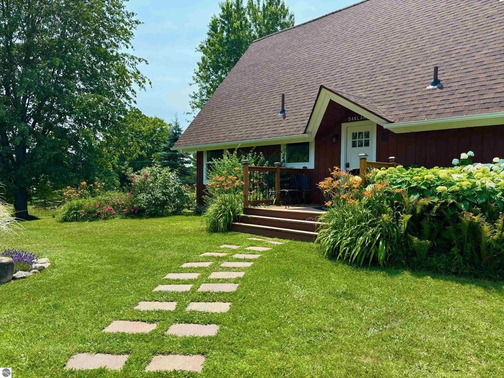 13879 Phelps Road, Charlevoix
