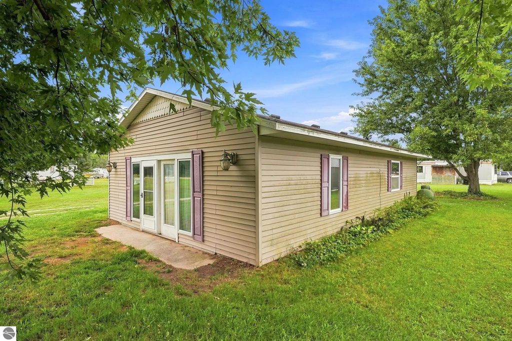 3305 N 3 1/2 Road, Mesick