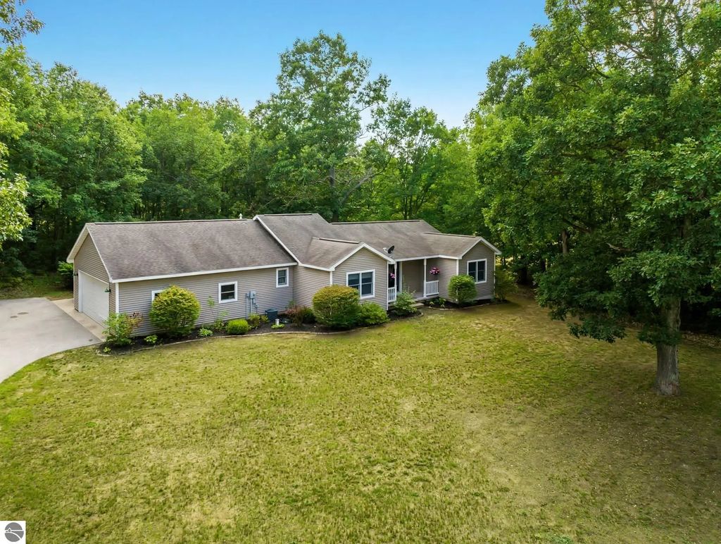 11777 Many Oaks Drive, Interlochen
