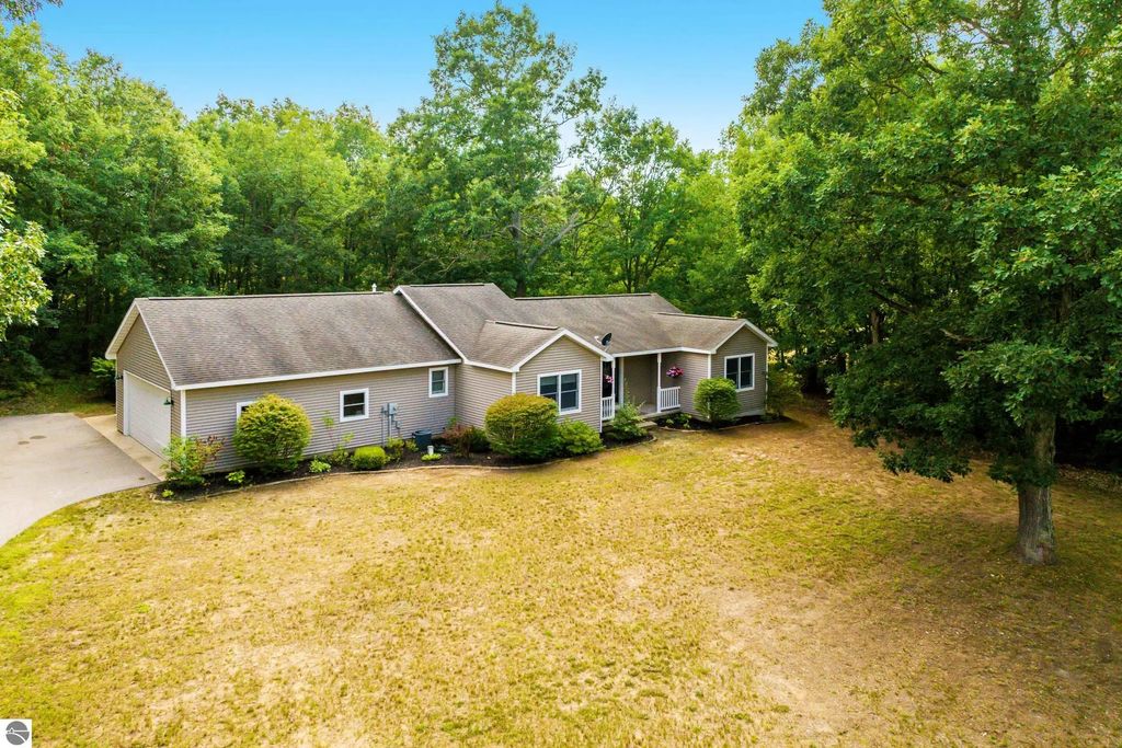 11777 Many Oaks Drive, Interlochen
