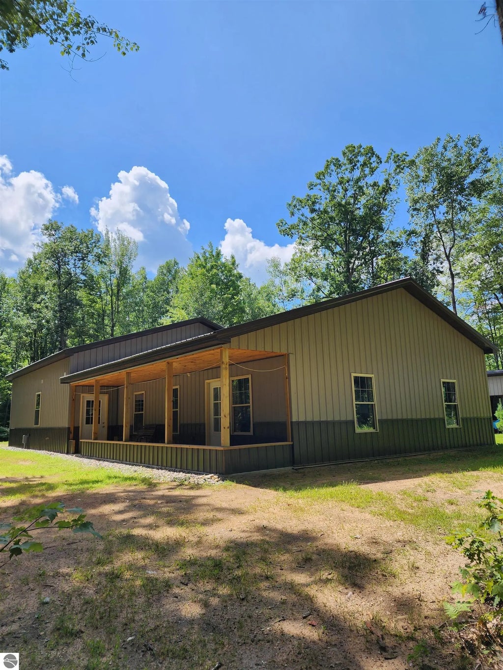 6698 Birdsong Road, Houghton Lake