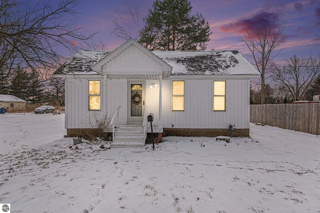 200 Nebobish Avenue, Essexville
