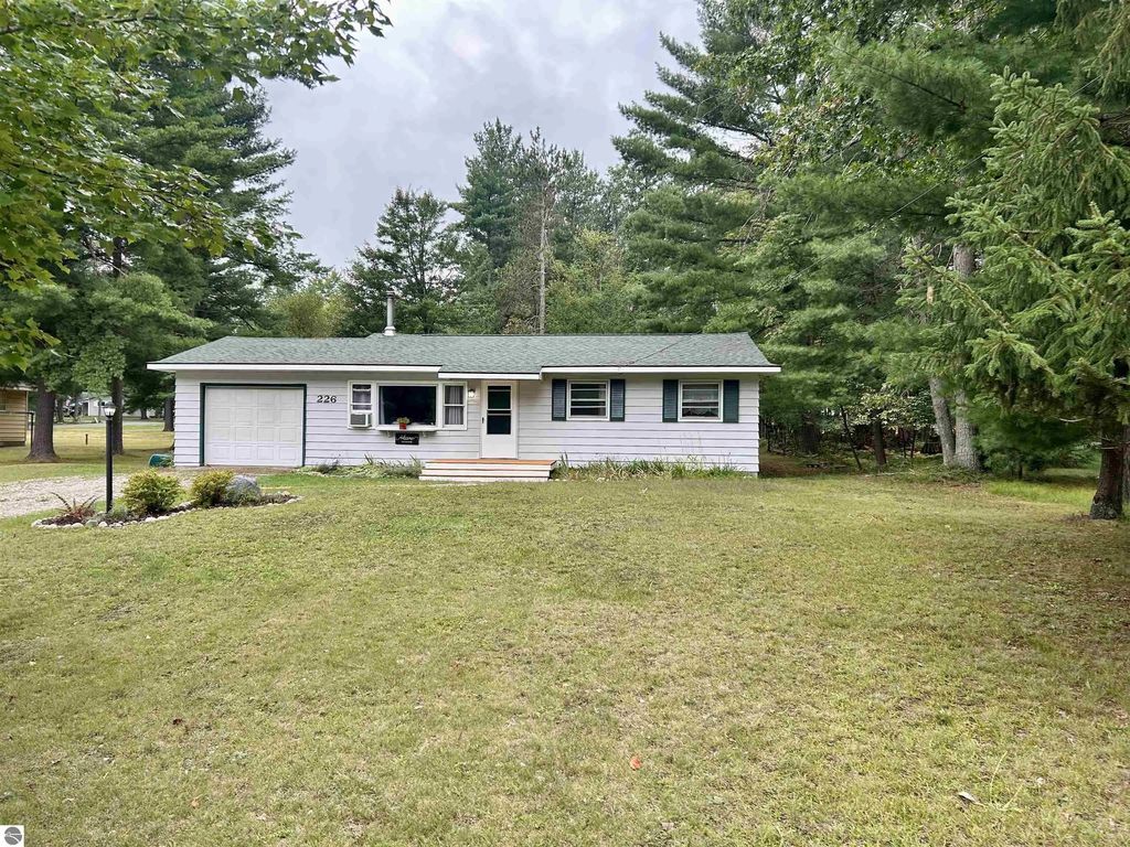 226 Center Drive, Roscommon
