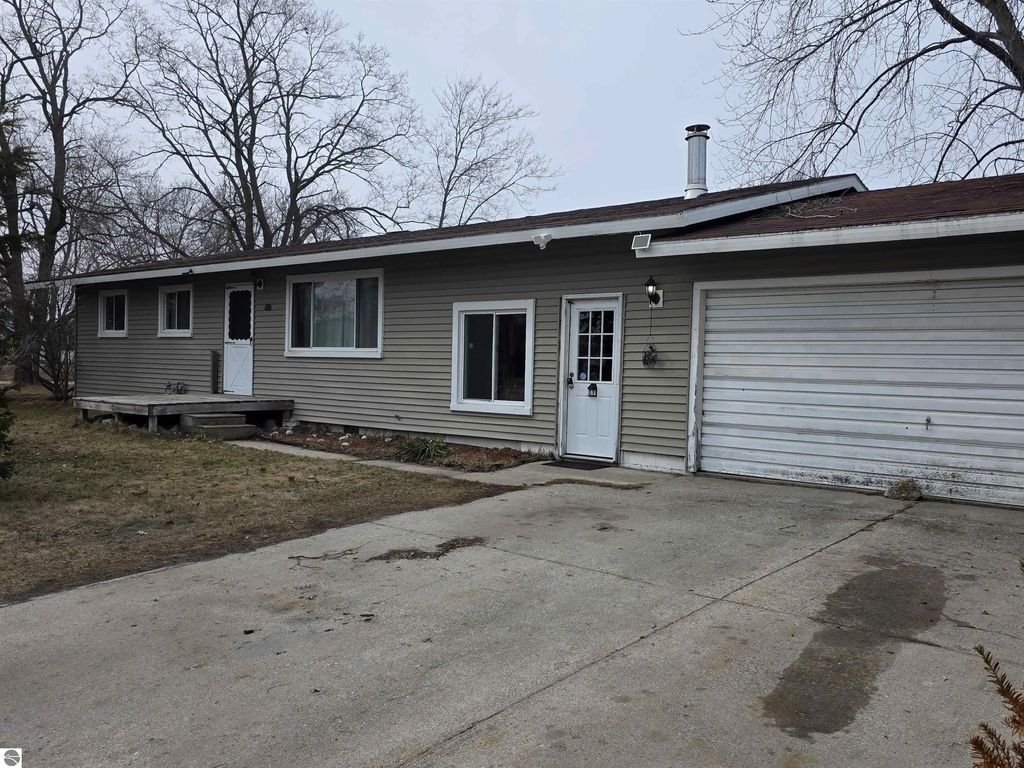 4669 Mcnichol Avenue, Oscoda