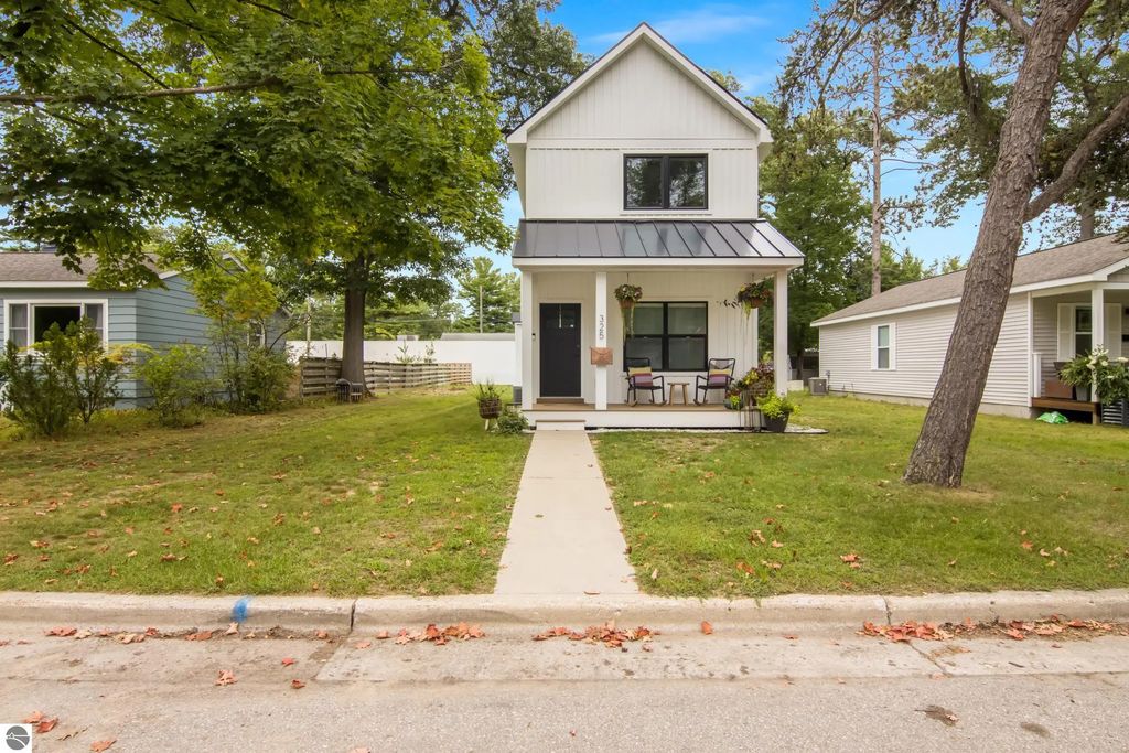 325 Hamilton Street, Traverse City