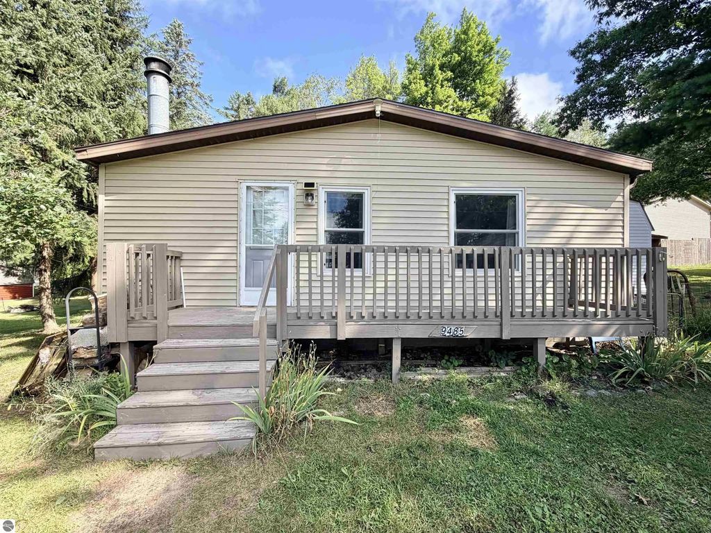 9485 Stone Ledge Lake Drive, Cadillac