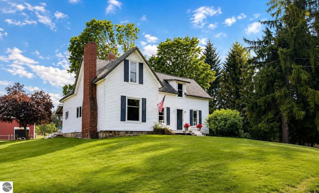 10288 Vans Lane, Fife Lake