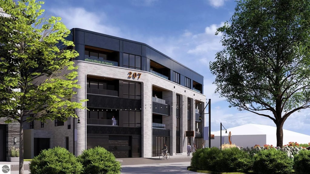 207 W Grandview 303, Traverse City