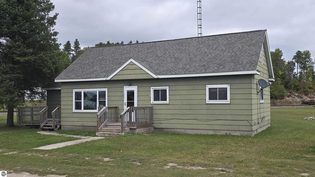 31378 W Main Street, Trout Lake