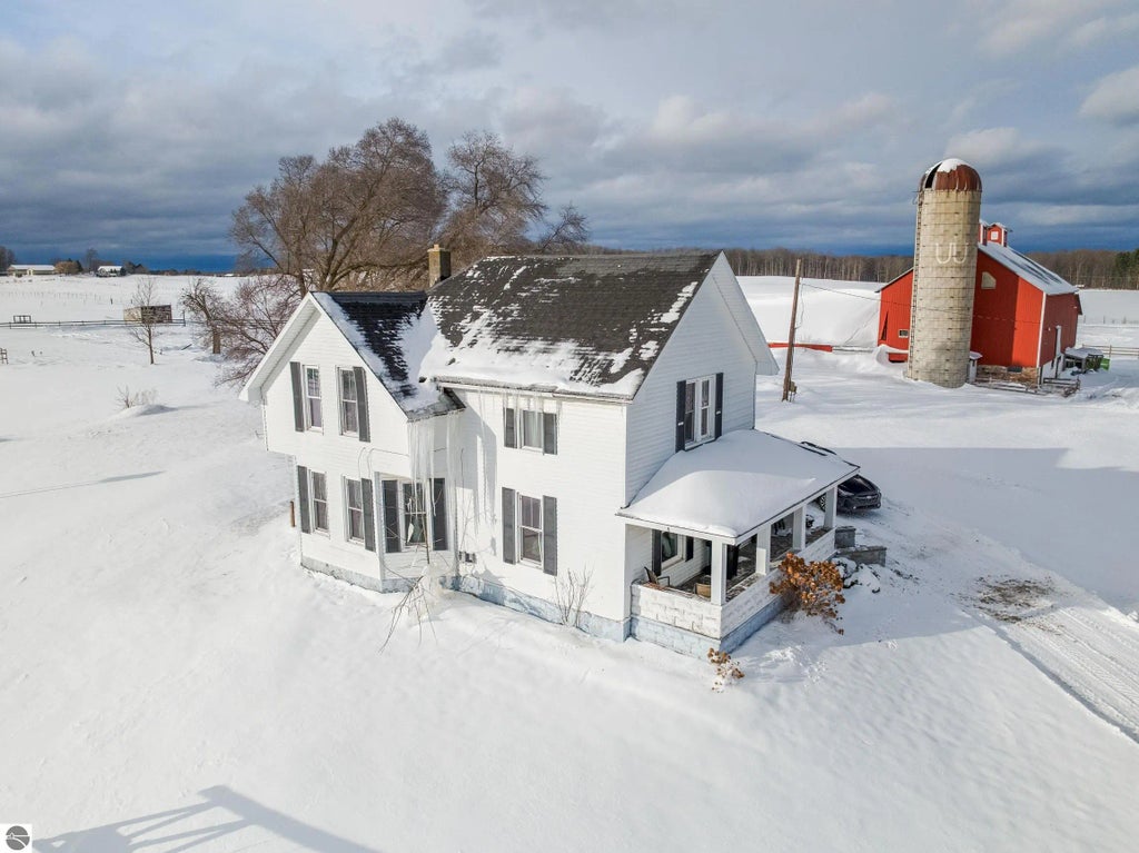 2526 Lake Ann Road, Interlochen