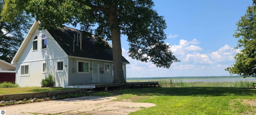 1035 Cranberry Pike, East Tawas