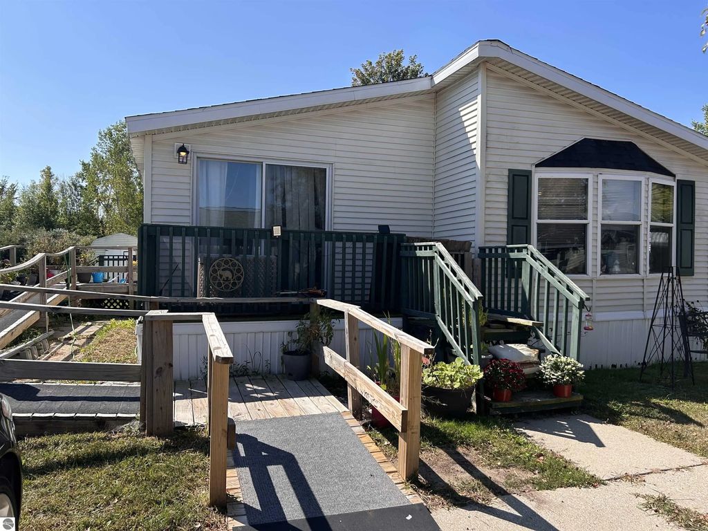 5460 E Lilly Lane, Mt Pleasant