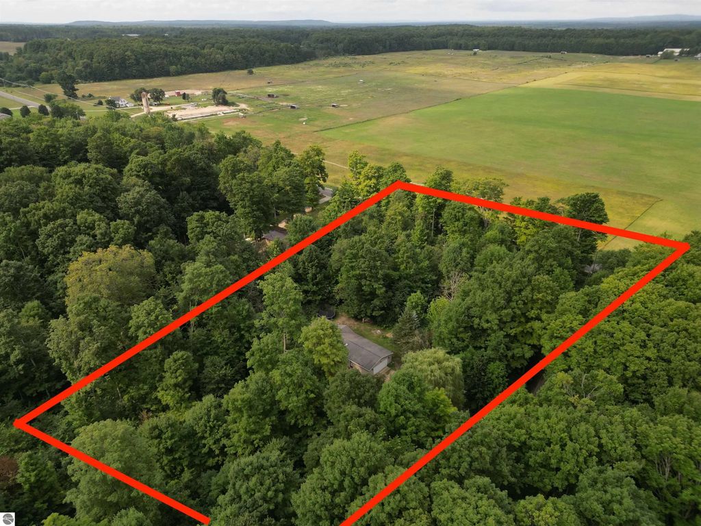 2783 Lake Ann Road, Interlochen