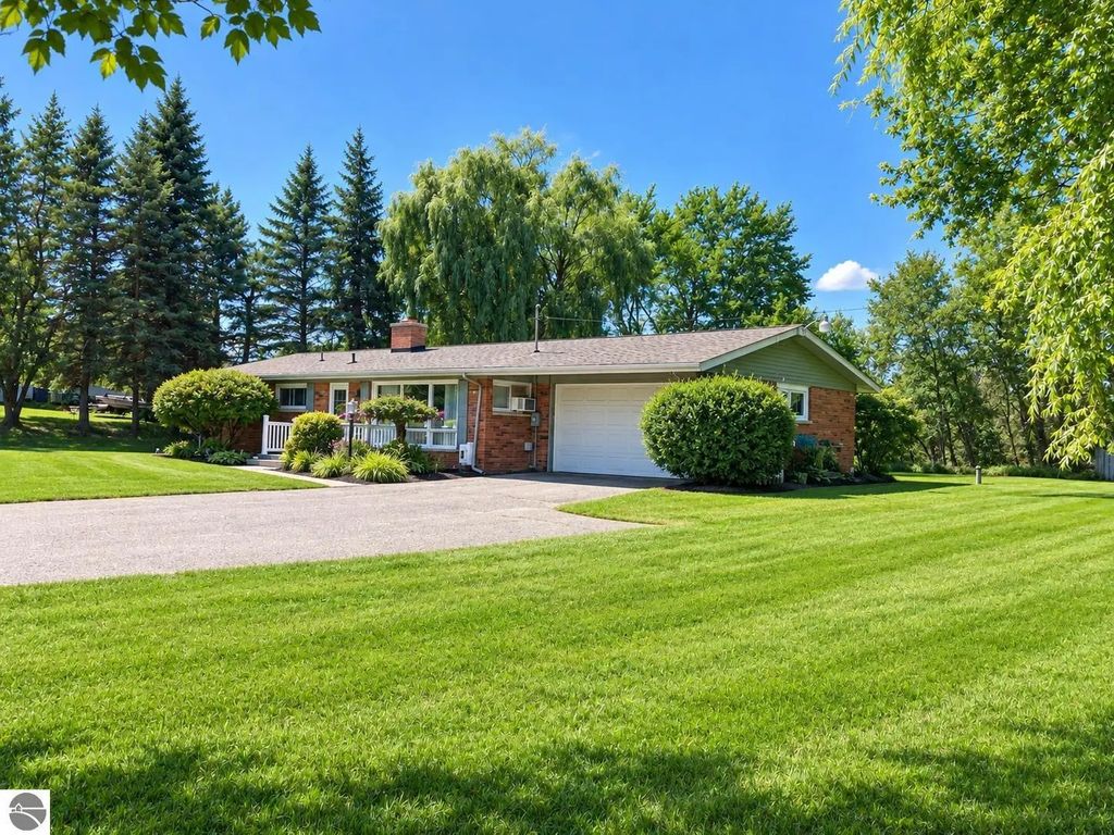 111 Minzer Court, West Branch