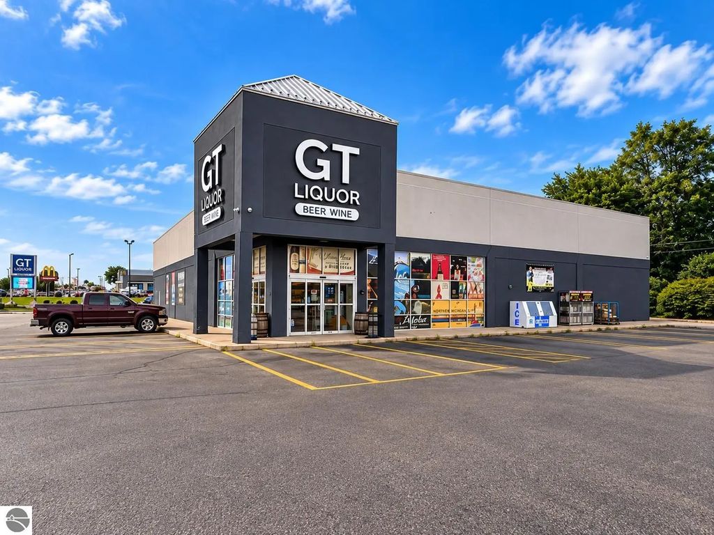 939 S Us-31, Traverse City