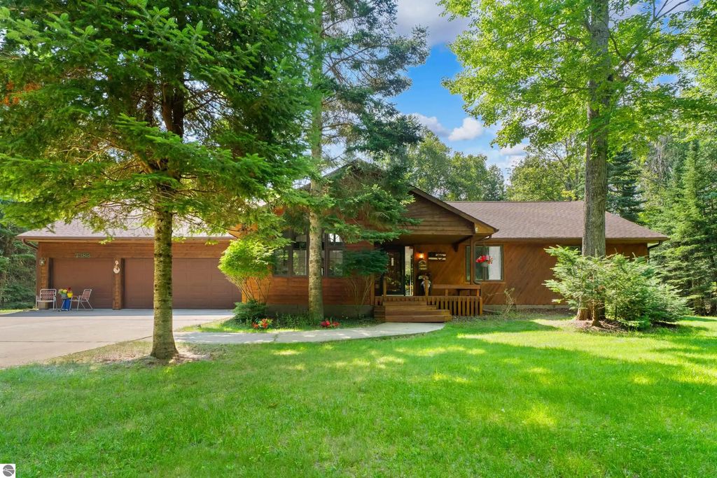 7398 Huntington Drive, Oscoda