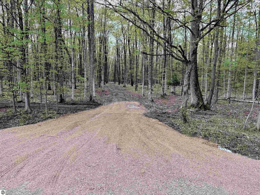 6639 Fall Road, Grawn