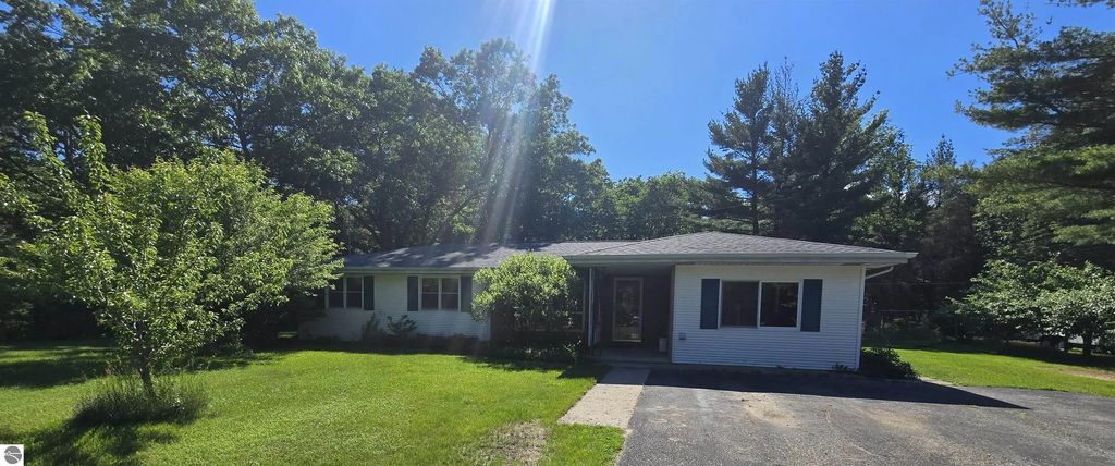 704 Forest Road, Oscoda