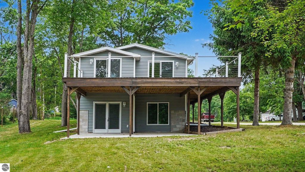 6820 W Shore Drive, Weidman