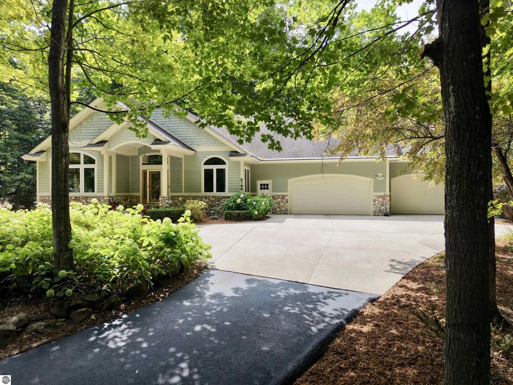 6788 E Hoxie Road, Cedar
