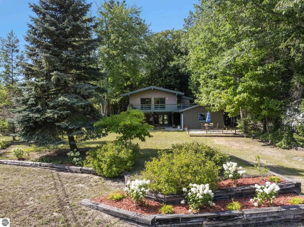 13631 N Forest Beach Shores, Northport