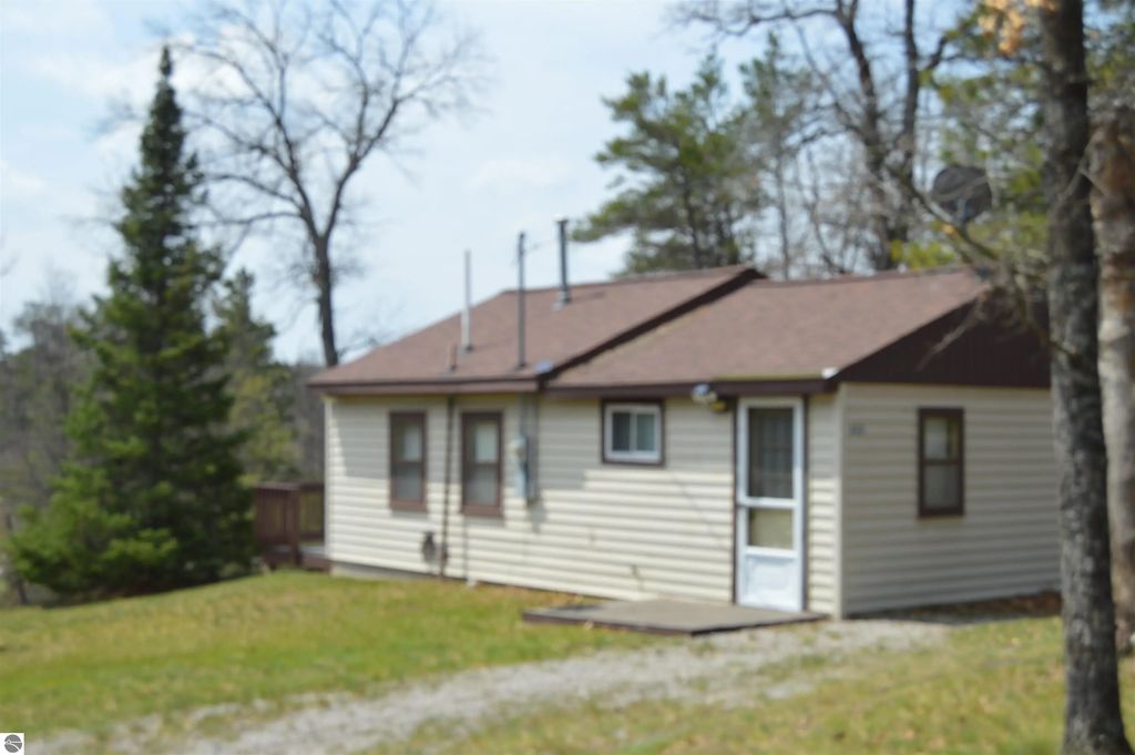 832 Hillcrest Drive, Mio