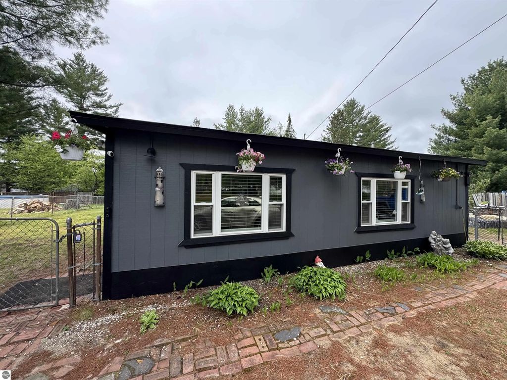 1520 Northwoods Drive, Alger
