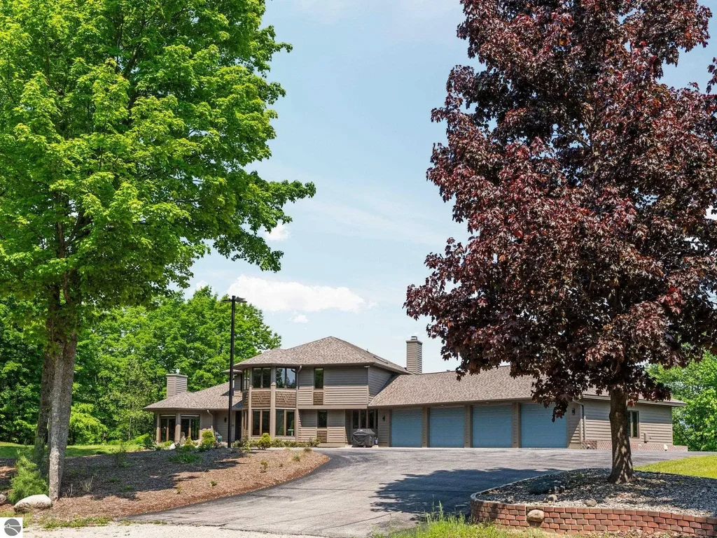 4594 Nw Townline Road, Williamsburg