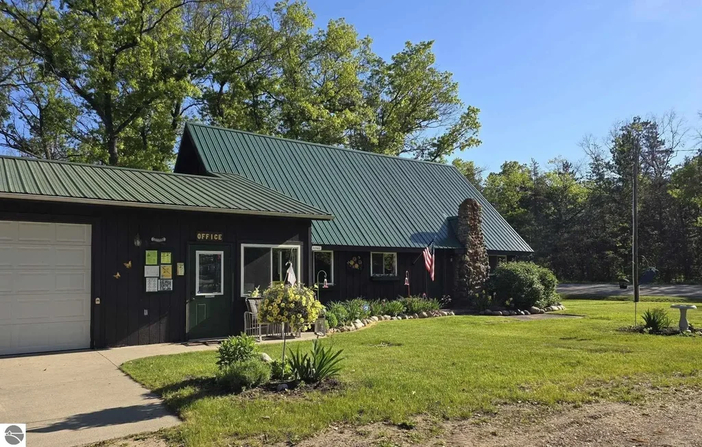 6160 Rollways Road, Hale