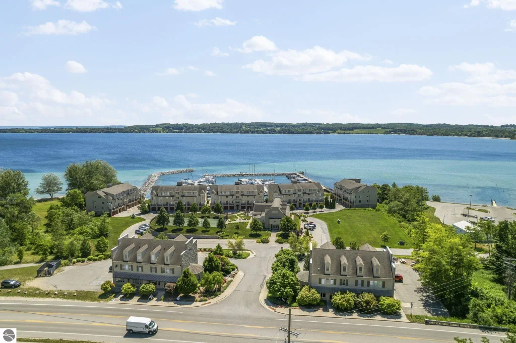 720 N Saint Joseph Street, Suttons Bay