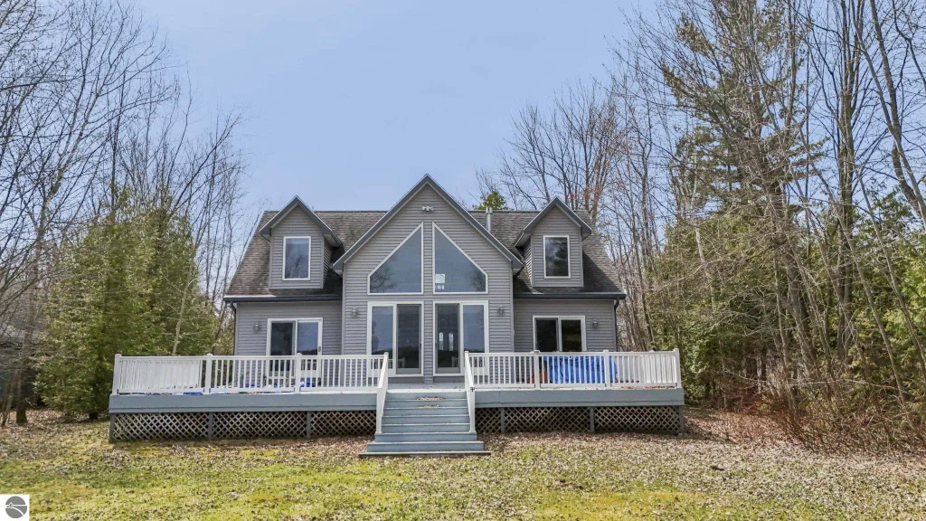 7734 N Shore Court, Grawn