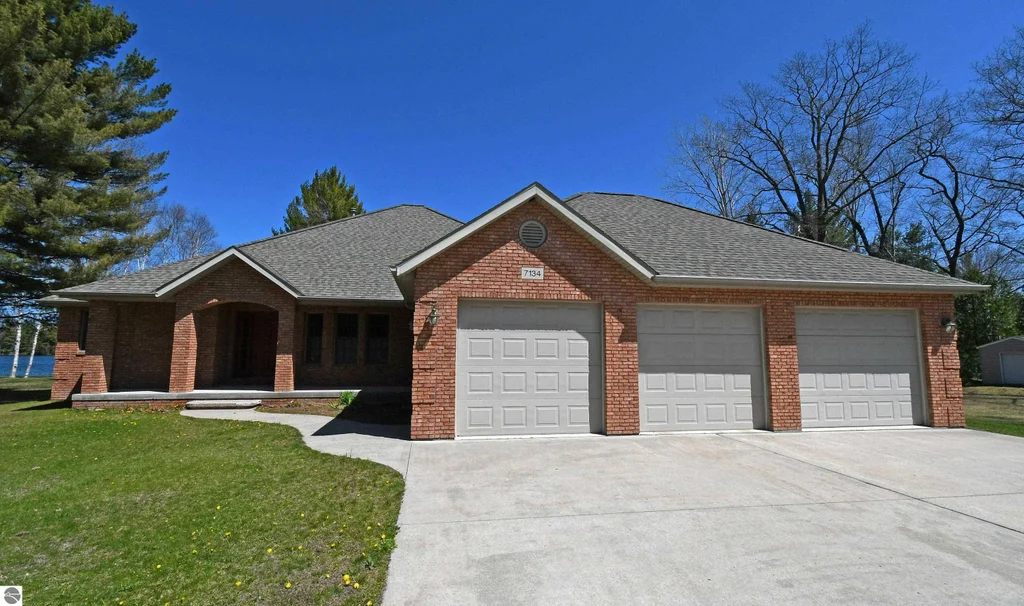 7134 Cedar Lake Road, Oscoda