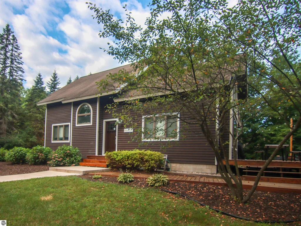 7984 Ontonagon Court, Thompsonville