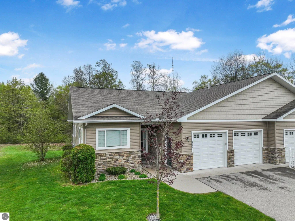 2140 Chelsea Lane, Traverse City