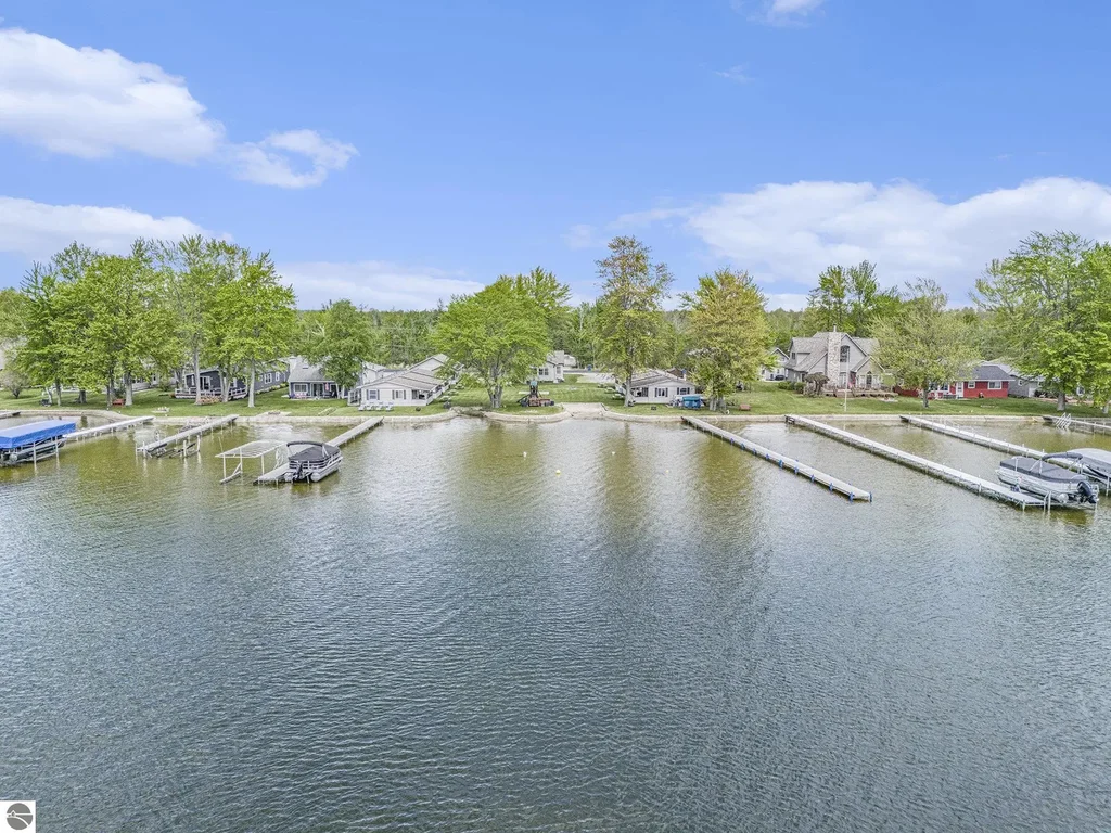 10913 E Houghton Lake Drive, Houghton Lake